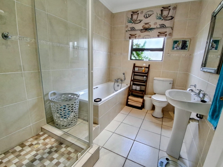 3 Bedroom Property for Sale in Sunrise On Sea Eastern Cape